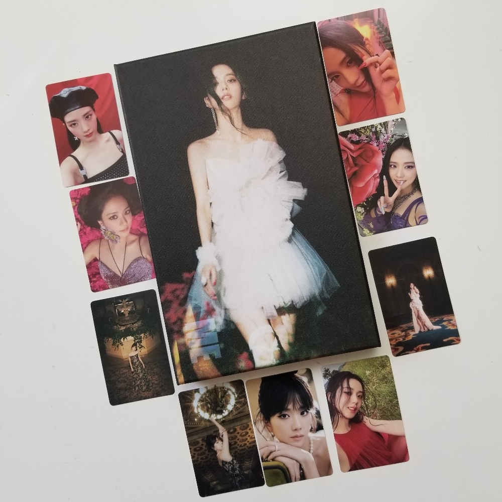 Jisoo's 1st Single Album, "ME" (Black Photobook vers)